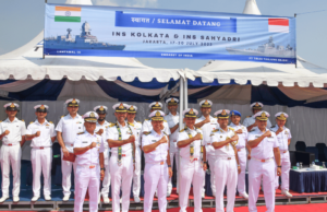 आयएनएस सहयाद्री आणि आयएनएस कोलकाता जहाजे इंडोनेशियामध्ये जकार्ता येथे दाखल