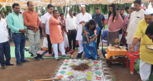 आश्रमशाळेतील आठवी नंतर विद्यार्थ्यांना अभ्यासासाठी टॅबलेट देणार -डॉ.विजयकुमार गावित