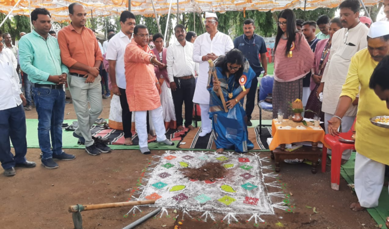 आश्रमशाळेतील आठवी नंतर विद्यार्थ्यांना अभ्यासासाठी टॅबलेट देणार -डॉ.विजयकुमार गावित