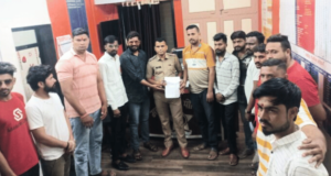 दोन समाजात तेढ निर्माण करणाऱ्या तरुणांची चौकशी करून गुन्हा नोंद करा : हिंदुत्ववादी संघटनेची मागणी taloda news