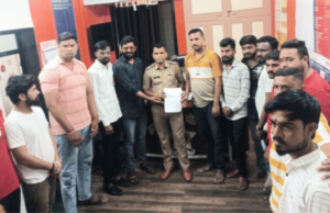 दोन समाजात तेढ निर्माण करणाऱ्या तरुणांची चौकशी करून गुन्हा नोंद करा : हिंदुत्ववादी संघटनेची मागणी taloda news