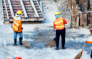 सफाई कामगारांना विविध योजनांचा लाभ देण्यासाठी विशेष शिबिरे आयोजित करावीत