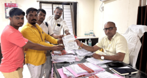 नंदुरबार तहसील आवारात अडथळा ठरणार्या वाहनांची व्यवस्था करण्याची माहिती अधिकार महासंघाची मागणी Right to Information Federation's demand for arrangement of vehicles causing obstruction in Nandurbar Tehsil premises