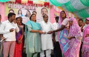 शबरी आदिवासी वित्त व विकास महामंडळातर्फ़े मच्छिमारांना मासेमारी साहित्य वाटप Shabari Mahamandal