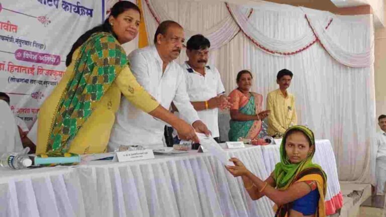 शबरी घरकुल योजना अंतर्गत तळोदा तालुक्यात 1025 बेघरांना घरकुल आदेशांचे वाटप