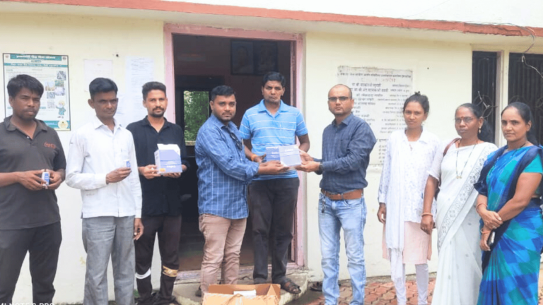 ग्राम पंचायत तळवेतर्फे आरोग्य उपकेंद्राला आय ड्रॉप वाटप