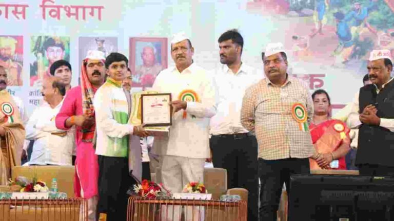 आदिवासींनी उच्च शिक्षणासाठी योजनांचा लाभ घ्यावा–मुख्यमंत्री एकनाथ शिंदे