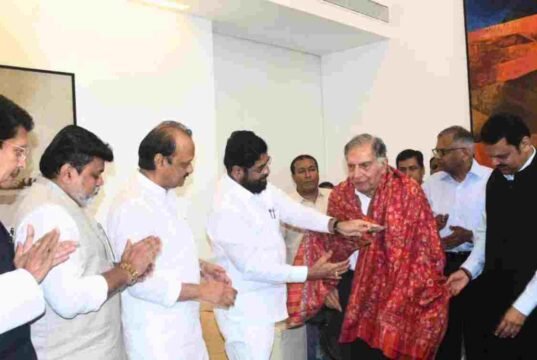 रतन टाटा यांना महाराष्ट्र शासनाचा पहिला ‘उद्योगरत्न’ पुरस्कार प्रदान Udyogratna Purskar Ratan Tata