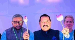 108 पाकळ्या असलेल्या कमळ फुलाच्या नव्या जातीला ‘नमोह 108’ असे नाव ! lotus Namoh 108