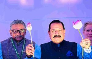 108 पाकळ्या असलेल्या कमळ फुलाच्या नव्या जातीला ‘नमोह 108’ असे नाव ! lotus Namoh 108