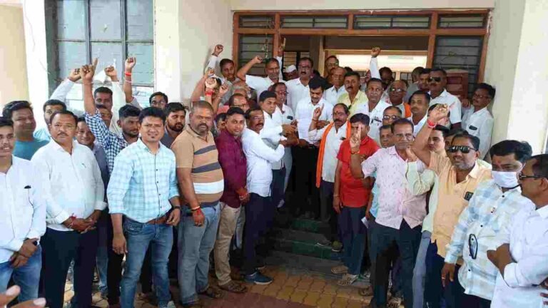 Maratha Morcha: मराठा आंदोलकांवरील लाठीचार्जचा तळोदा मराठा समाजातर्फे निषेध