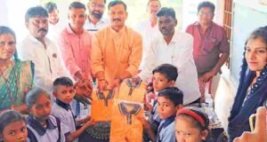 आ.राजेश पाडवी यांच्या हस्ते तळोदा तालुक्यातील मोरवड येथे शालेय गणवेश वाटप mla rajesh padavi