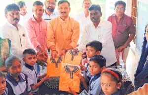 आ.राजेश पाडवी यांच्या हस्ते तळोदा तालुक्यातील मोरवड येथे शालेय गणवेश वाटप mla rajesh padavi