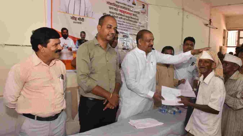 vanpatte to tribal farmers in Navapur