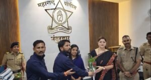 एव्हरेस्ट बेस कॅम्प पार करणाऱ्या ‘वॉकिंग वॉरियर्स’चा नंदुरबार दौरा — जिल्हाधिकाऱ्यांसह मान्यवरांशी शिष्टाचार भेट