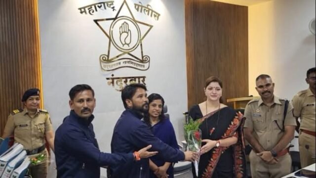 Nandurbar visit of ‘Walking Warriors’ who crossed Everest Base Camp — Courtesy call with dignitaries including District Collector