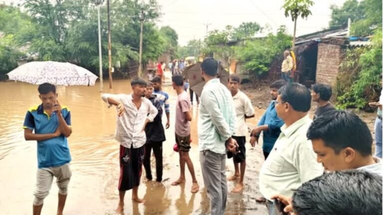 अतिवृष्टीच्या संकटात तात्काळ मदतीचा हात – वाण्याविहीर गावात जिल्हा प्रशासनाची तत्पर कारवाई