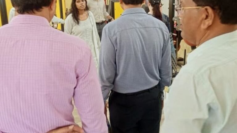 जिल्हा क्रीडा मैदान, नंदुरबार येथे उपविभागीय अधिकारी अंजली शर्मा यांची पाहणी