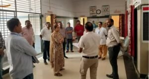 नंदुरबार जिल्हाधिकारी डॉ. मित्ताली सेठी यांचा आरोग्य सेवा व पाणीपुरवठा संदर्भातील दौरा