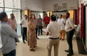 नंदुरबार जिल्हाधिकारी डॉ. मित्ताली सेठी यांचा आरोग्य सेवा व पाणीपुरवठा संदर्भातील दौरा