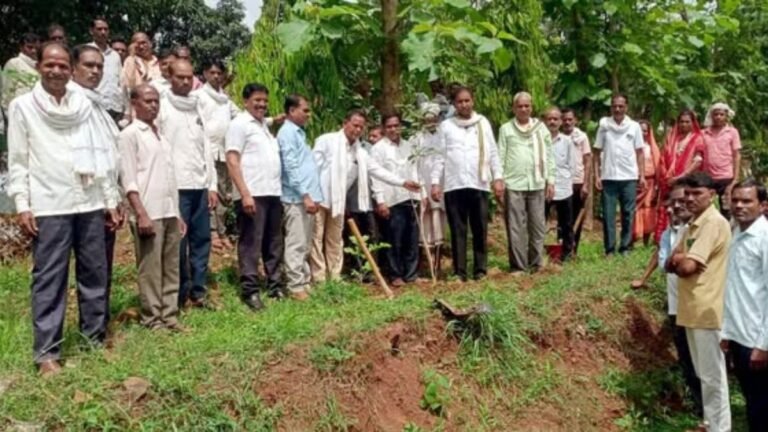 “एक झाड वनहक्कासाठी” उपक्रमाच्या माध्यमातून सामूहिक वन हक्क क्षेत्रात पर्यावरण दिनाचे भव्य आयोजन!