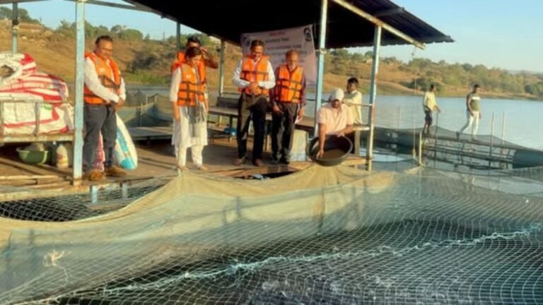 नंदुरबार जिल्ह्याच्या दोन मच्छीमार शेतकऱ्यांचा राष्ट्रस्तरीय सन्मान!