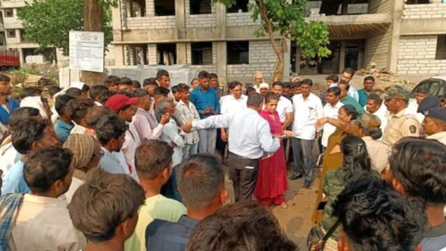 Nandurbar District Collector's direct visit to Nayamal Pada – Positive response after learning about the problems of the villagers!