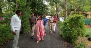 जिल्हाधिकारी नंदुरबार डॉ. मित्ताली सेठी यांचा नवापूर तालुका दौरा : नगरपालिका आढावा व रोजगार हमी कामांची पाहणी