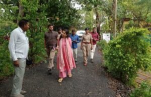 जिल्हाधिकारी नंदुरबार डॉ. मित्ताली सेठी यांचा नवापूर तालुका दौरा : नगरपालिका आढावा व रोजगार हमी कामांची पाहणी