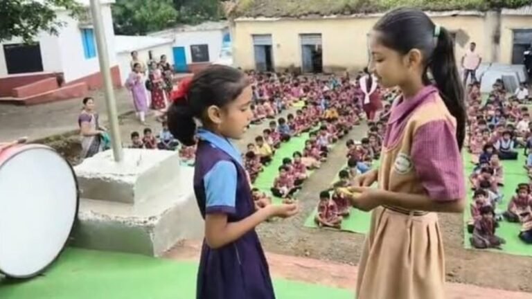 ‘चला अभिव्यक्त होऊया’ उपक्रमातून विद्यार्थ्यांचा आत्मविश्वास वाढविण्याचा प्रयत्न