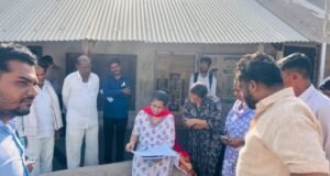 डॉ.मित्ताली सेठी, जिल्हाधिकारी व श्री. अनय नावंदर, सहा. जिल्हाधिकारी तथा उपविभागीय अधिकारी तळोदा यांनी मालदा ता. तळोदा येथे ग्रामपंचायत येथे भेट दिली व ग्रामस्थांशी थेट संवाद साधला