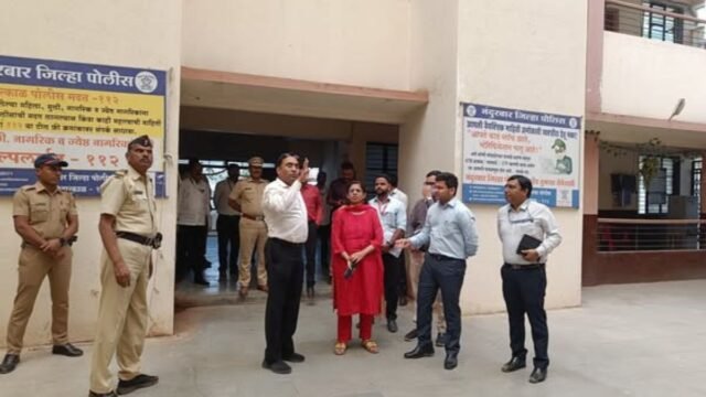 Inspection of Taloda Tehsil Office under the 100 Days Action Program as per the Chief Minister's concept!