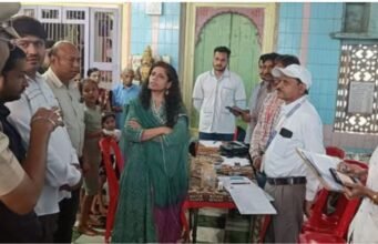श्री गणेशा आरोग्याचा’ अभियानांतर्गत आरोग्य शिबिरास भेटीसोबतच मानाच्या व नवसाला पावणाऱ्या दादा व बाबा गणपतीच्या आरतीला उपस्थिती