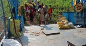 नर्मदा काठावरील गावांमध्ये बार्जद्वारे धान्य पोहोचविण्याचा यशस्वी उपक्रम