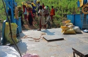 नर्मदा काठावरील गावांमध्ये बार्जद्वारे धान्य पोहोचविण्याचा यशस्वी उपक्रम