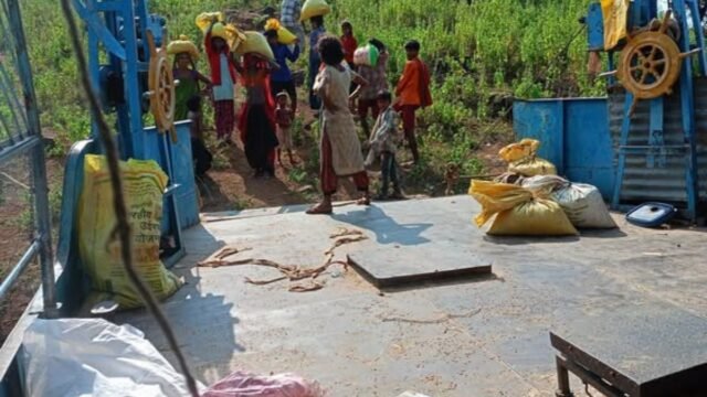 Successful initiative to deliver food grains through barges to villages on the banks of Narmada
