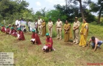 ‘१० कोटी वृक्ष लागवड अभियान’ अंतर्गत जय किसान विद्यालयात हरित उपक्रम – विद्यार्थी व शिक्षकांचा उत्स्फूर्त सहभाग
