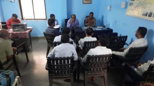 Visit of Hon. Dr. Baburao Narwade to Nandurbar district – Important review meeting on animal husbandry