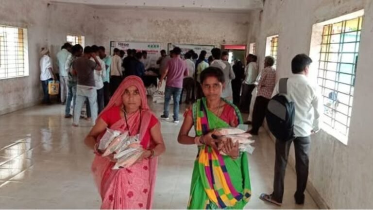 *पूरग्रस्तांसाठी आधाराचा हात – वाण्याविहीर येथे 1800 रेडी टू इट फोर्टिफाईड मिल्सचे वाटप*