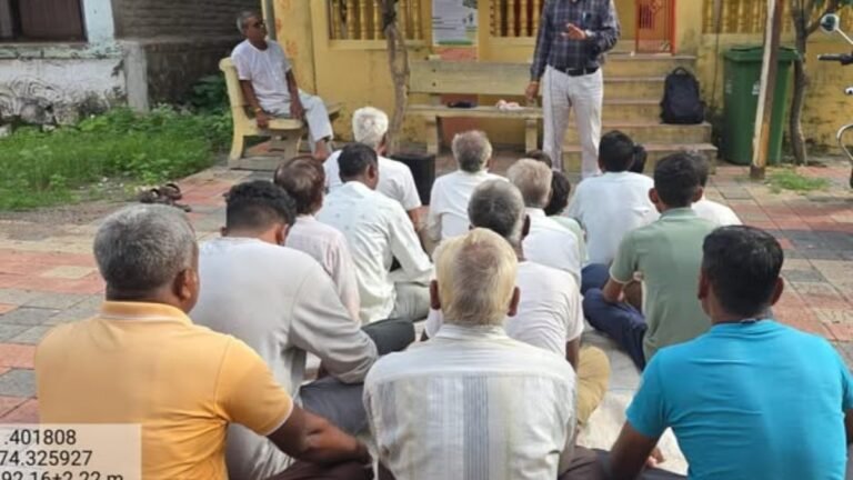 प्रधानमंत्री पीक विमा योजनेसाठी काकर्डे, वडवद, शिंदगव्हाण येथे जनजागृती – शेतकऱ्यांचा उत्स्फूर्त प्रतिसाद