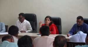 अतिदुर्गम भागातील गावांना मूलभूत सेवा देण्यासाठी विशेष अभियान – धडगाव येथे जिल्हाधिकारी डॉ. मित्ताली सेठी यांच्या अध्यक्षतेखाली बैठक