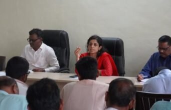 अतिदुर्गम भागातील गावांना मूलभूत सेवा देण्यासाठी विशेष अभियान – धडगाव येथे जिल्हाधिकारी डॉ. मित्ताली सेठी यांच्या अध्यक्षतेखाली बैठक