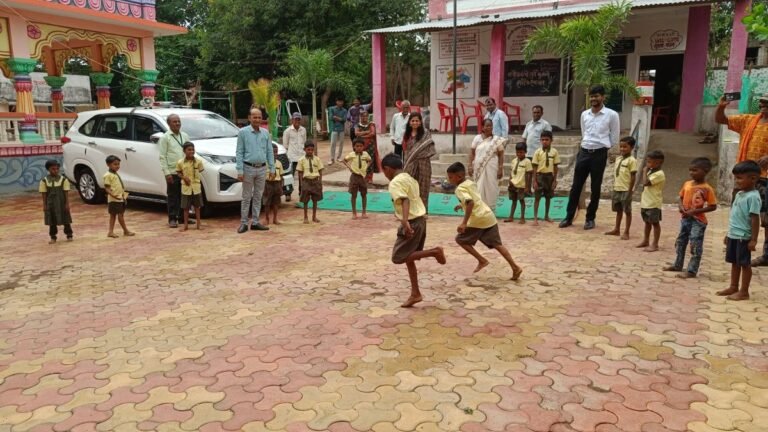 जि.प. शाळा बाल आमराई येथे जिल्हाधिकारी डॉ. मिताली सेठी यांची प्रेरणादायी शाळा भेट!
