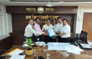 शहादा येथे महाराष्ट्र औद्योगिक विकास महामंडळ (MIDC) स्थापन करण्यासाठी निवेदन सादर