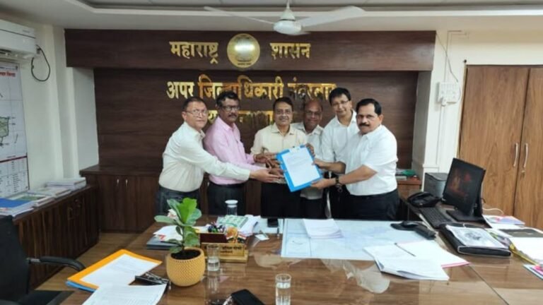 शहादा येथे महाराष्ट्र औद्योगिक विकास महामंडळ (MIDC) स्थापन करण्यासाठी निवेदन सादर