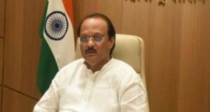 उपमुख्यमंत्री अजित पवार यांनी राज्यातील जनतेला नववर्ष२०२५च्या शुभेच्छा दिल्या आहेत. येणारे वर्ष राज्यातील जनतेला विकासाच्या नवनवीन संधी उपलब्ध करून देणारे, महाराष्ट्राला सर्वांगीण प्रगतीच्या वाटेवर घेऊन जाणारे ठरेल.