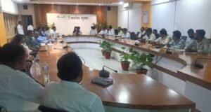 शेतकरी गट व उत्पादक कंपन्यांच्या सहकार्याने कृषी विस्तार कार्यक्रम राबवा