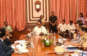 राज्यातील धार्मिक, राजकीय आणि सामाजिक आंदोलनांदरम्यान पोलिसांकडे दाखल करण्यात आलेल्या २०१ अर्जदारापैकी ७७ अर्जदारांवरील खटले मागे घेण्याबाबत शासनाने नेमलेल्या मंत्रिमंडळ उपसमितीने शिफारस केली आहे,