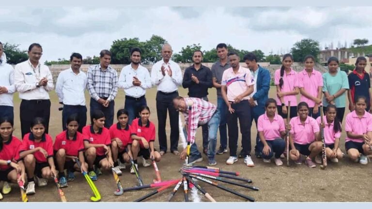 राष्ट्रीय क्रीडा दिनानिमित्त मेजर ध्यानचंद हॉकी चषक व खेळाडू सत्कार समारंभ संपन्न