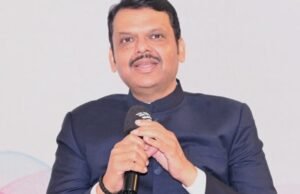 राज्य शासन पूरग्रस्ताच्या पाठिशी खंबीरपणे उभे आहे.